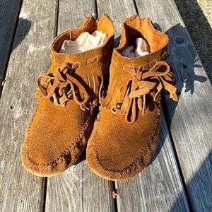 Minnetonka women’s suede moccasins